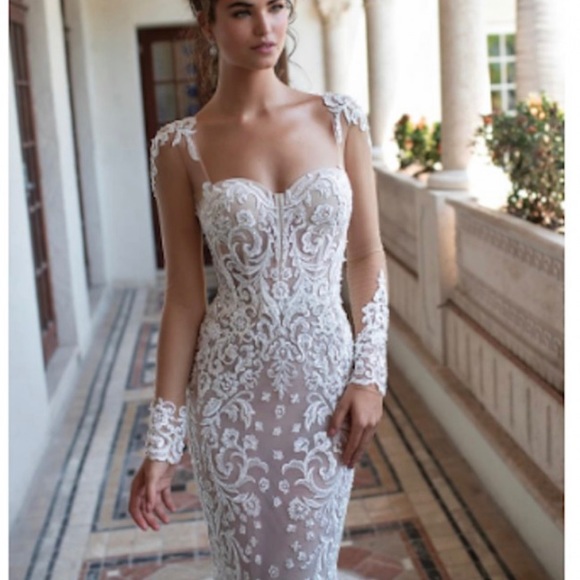 Berta Wedding Dress - Picture 3 of 7